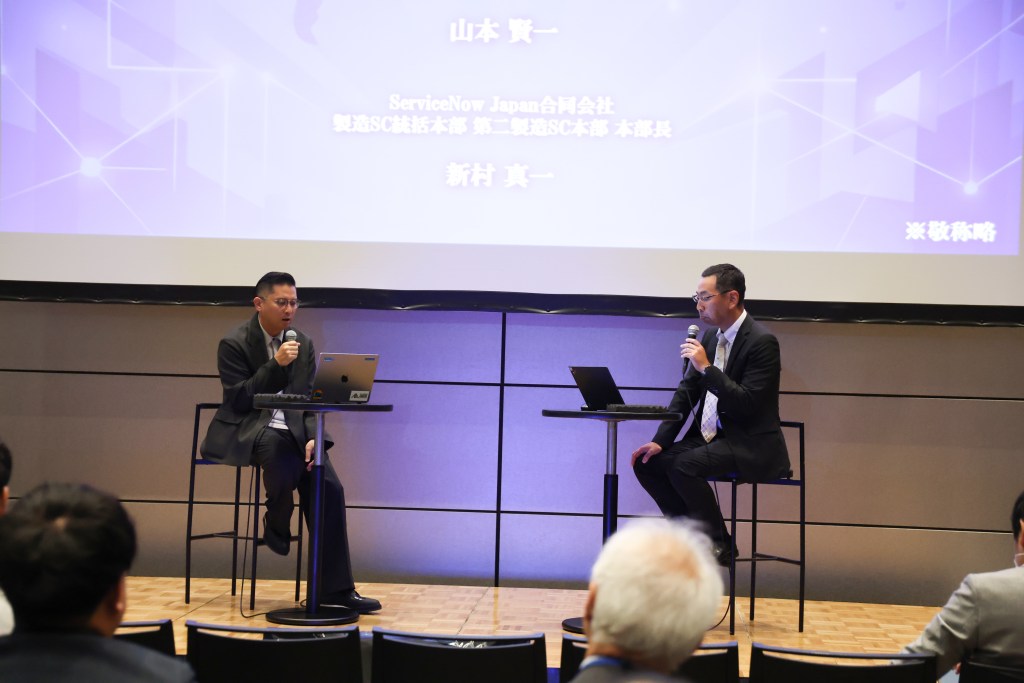 (左から)YKK株式会社 サステナビリティ推進室 YGCCグループ グループ長・山本賢一氏、ServiceNow Japan合同会社 製造SC統括本部 第二製造SC本部 本部長・新村真一氏
